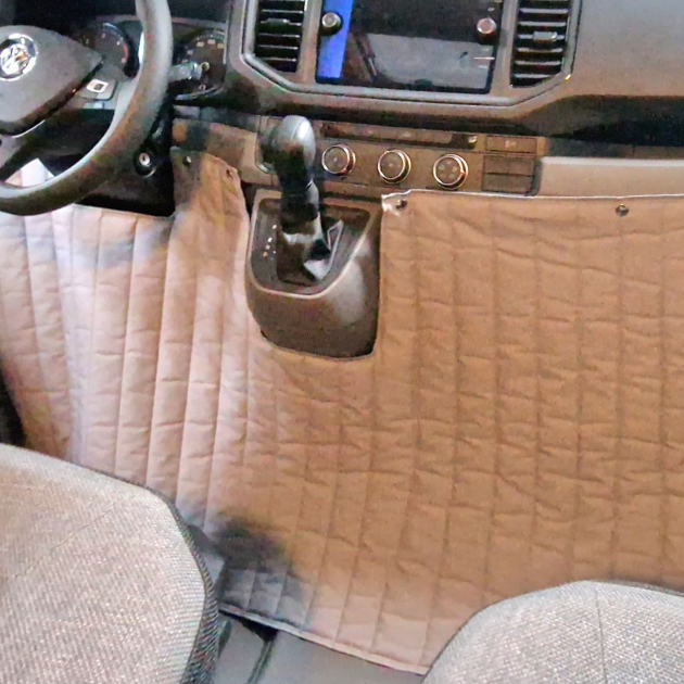 Interior thermal curtain for driver’s cab