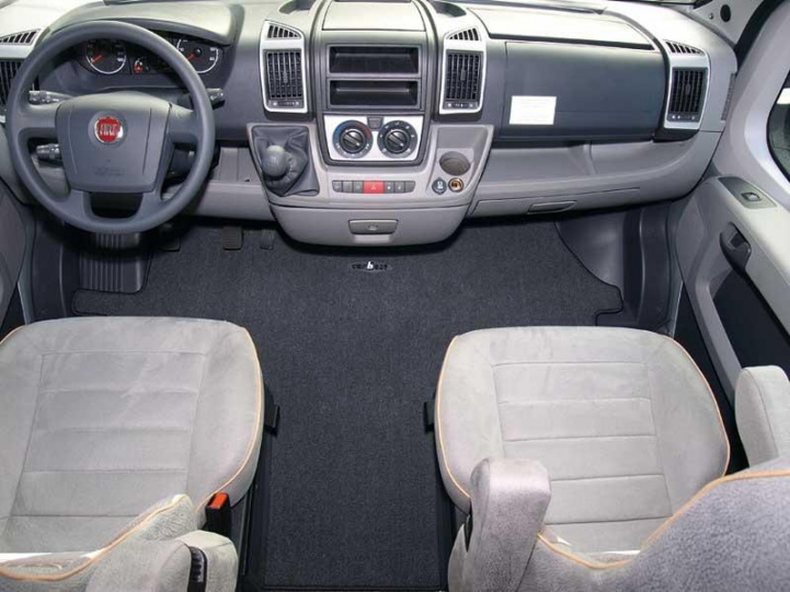 Carbest Cabin Mat Exquisit Sprinter/VW LT/Crafter 5/2000-4/2006 in the group Caravan & Motorhome / Textile rugs & Covers / Car mats / MB Sprinter 2000-2006 at Campmarket (64264)