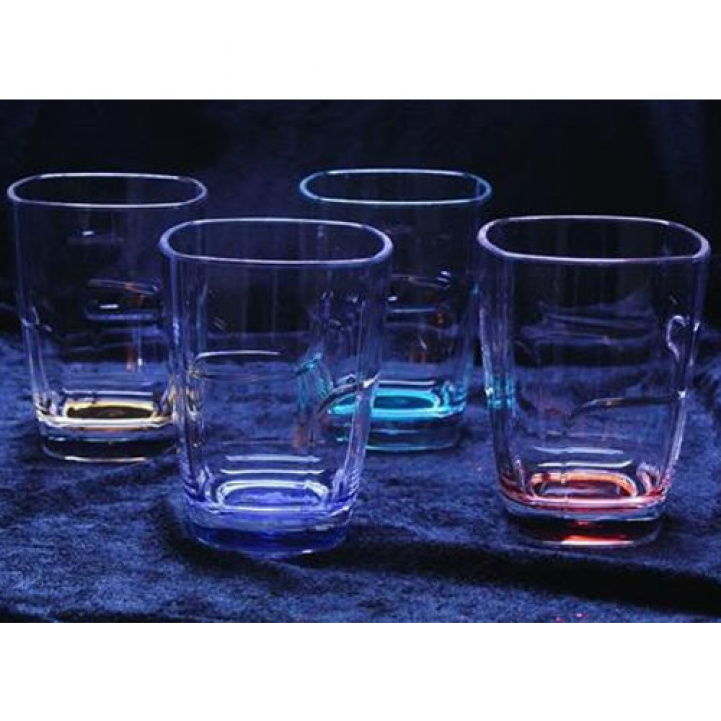 All-glass checkered 4dl 4-color 4-pack in the group Household & Kitchen / Glass & Mugs / Drinking glass at Campmarket (66698)