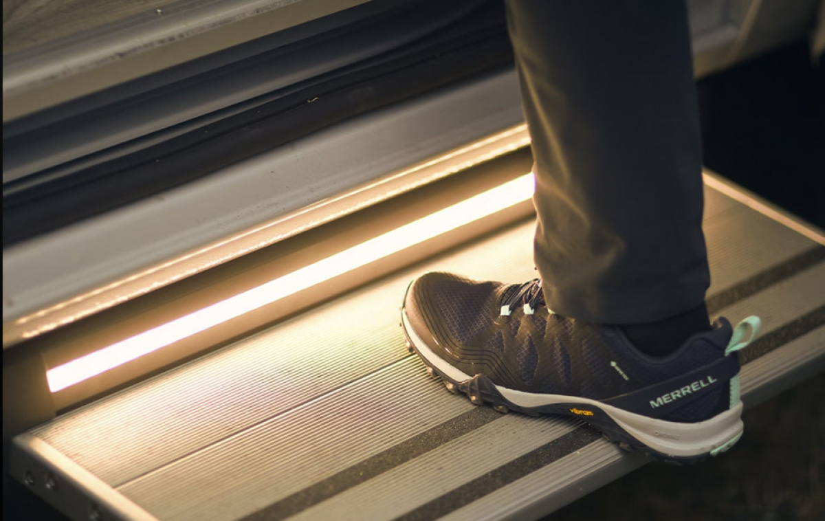 Thule LED Kit for Slideout V12/18 in the group Caravan & Motorhome / Chassis / Mounted Footsteps at Campingvaruhuset i Norden AB (67656)