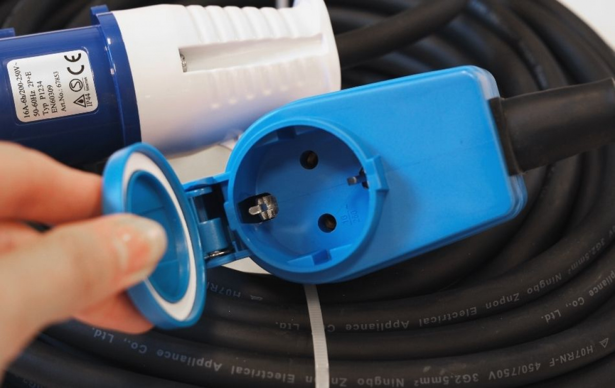 CEE Connection Cable Angled 25m in the group Caravan & Motorhome / Electronics / Connection cables at Campingvaruhuset i Norden AB (67853)