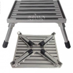 Single-foot step foldable in aluminum