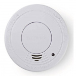 Smoke detector including batteries