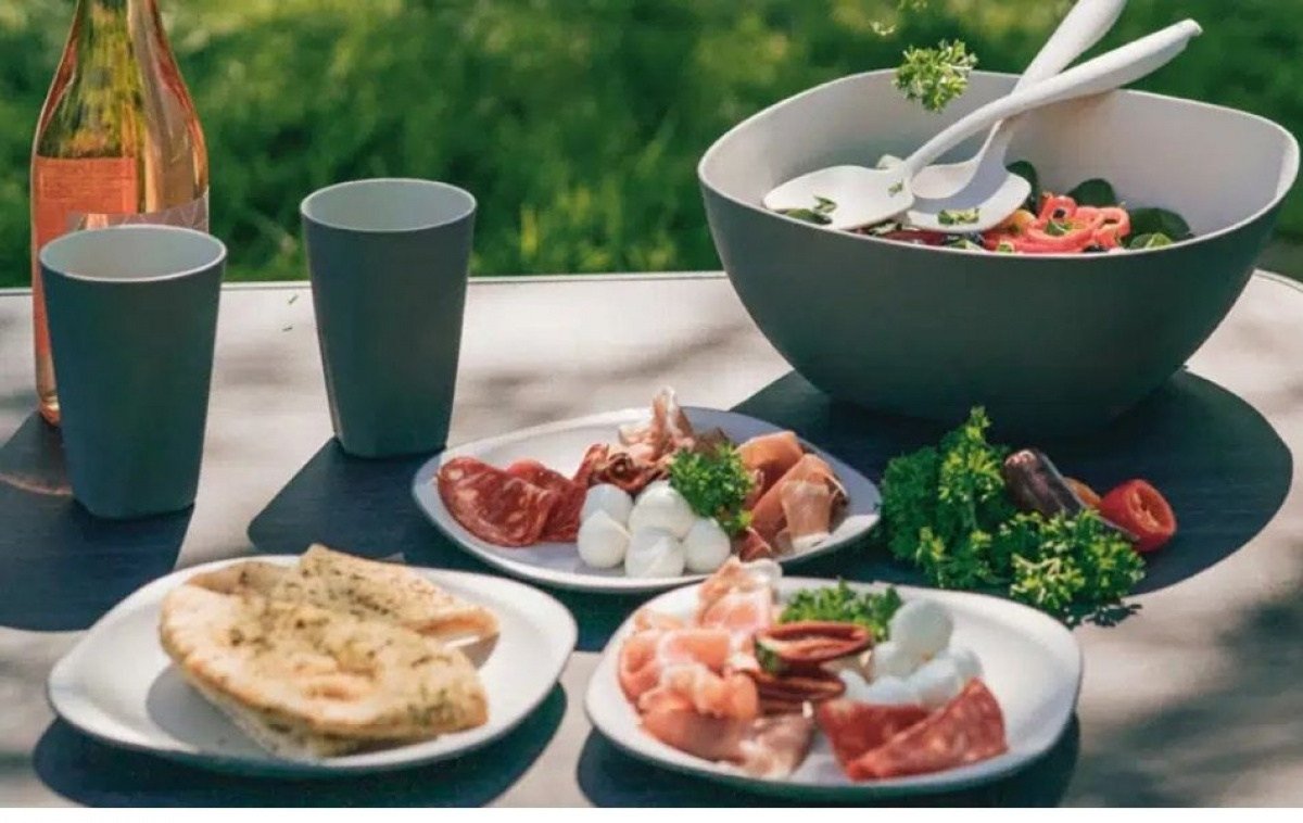 Outwell Dinner Set 16 Pieces Gala Shadow Green in the group Household & Kitchen / Serving / Tableware at Campingvaruhuset i Norden AB (83145)