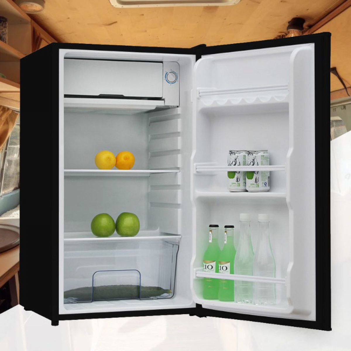 Manta Refrigerator 91L 230V Black in the group Caravan & Motorhome / Heat, Cold & Ventilation / Refrigerators & Coolers / Other Refrigerators/Freezers at Campingvaruhuset i Norden AB (84279)