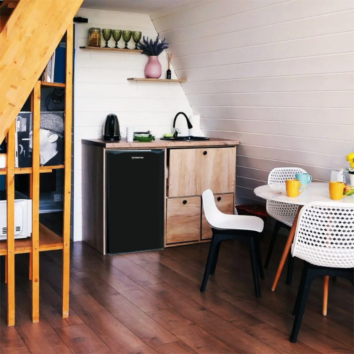 Manta Refrigerator 91L 230V Black in the group Caravan & Motorhome / Heat, Cold & Ventilation / Refrigerators & Coolers / Other Refrigerators/Freezers at Campingvaruhuset i Norden AB (84279)