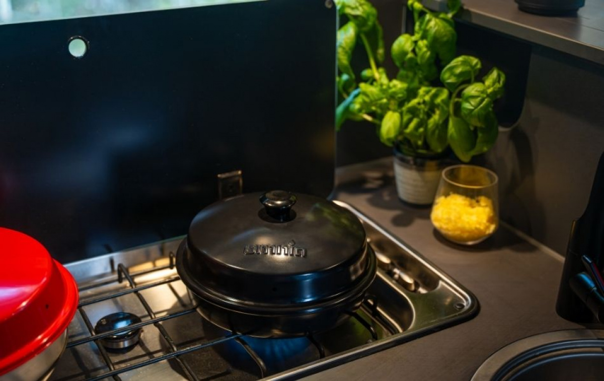 Omnia Stovetop Pizza Oven in the group Household & Kitchen / Kitchen accessories / Kitchen utensils at Campingvaruhuset i Norden AB (84740)