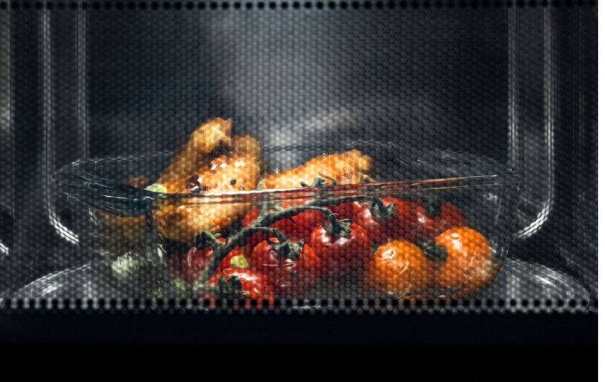 Dometic 3-in-1 Combination Oven MWAO 240 in the group Household & Kitchen / Sinks, Hobs & Ovens / Ovens at Campingvaruhuset i Norden AB (84866)