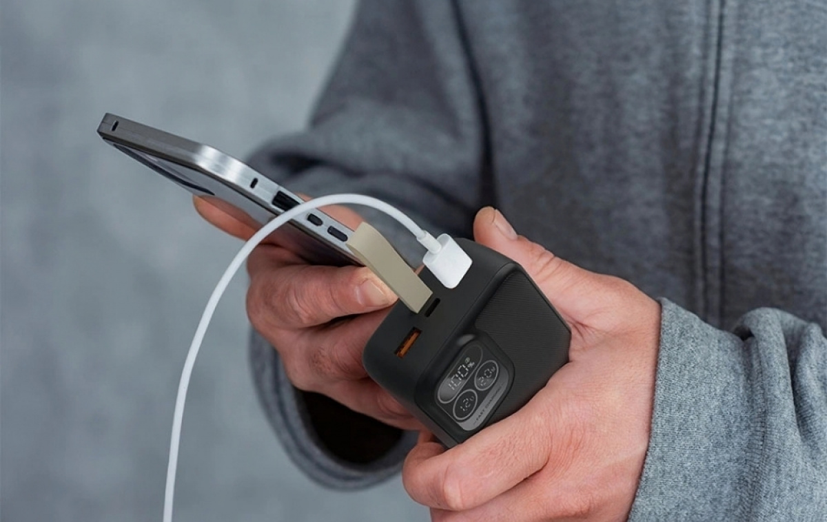 Hawk Powerbank 30000mAh in the group Caravan & Motorhome / Electronics / Smart Aids at Campingvaruhuset i Norden AB (85012)